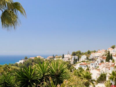 Los mejores chiringuitos de Nerja: disfruta de la playa y la gastronomía mediterránea